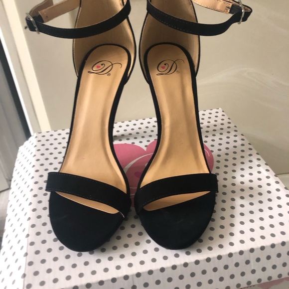 Delicious Shoes - Picture 1 of 3